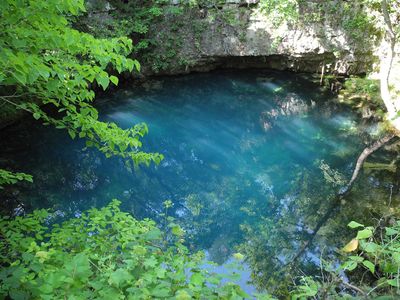 Round Spring - Missouri, 16