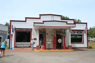Averys Garage, Clark’s Trading Post, NH