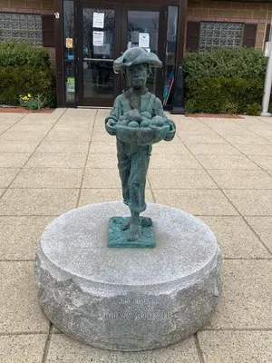 Johnny Appleseed Statue