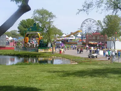 World's Largest Brat Fest 2008 - panoramio