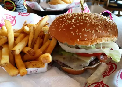 California Burger with fries (30201027951)