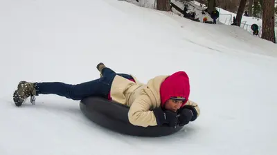 First time snow tubing (15888722459)