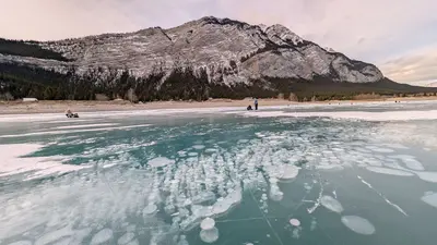 Ice bubble formation at Abraham Lake3