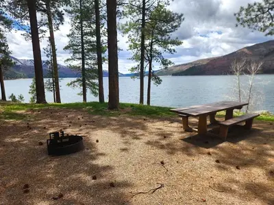 Campsite at Middle Mountain located on lake