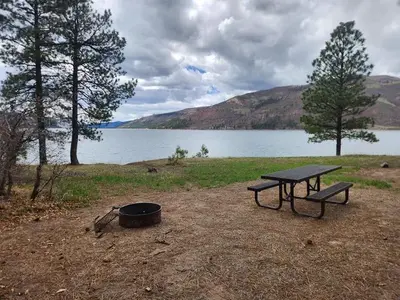 A Premium lake-side site