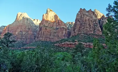 The Three Patriarchs, Zion NP 5-14 (24128390294)