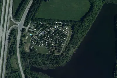 Camping Lac Frontière Border Lake