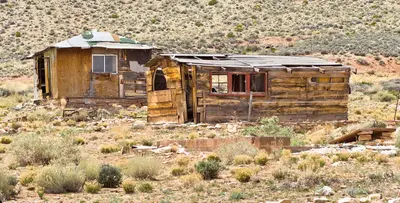Arizona, Road 6140, collapsed cottages