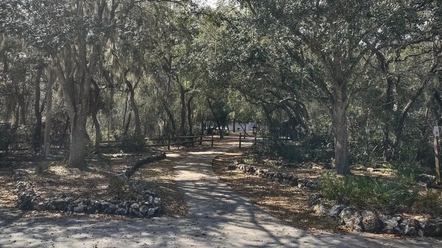 Entry to day use area