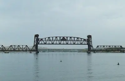 Railroad lift bridge over the Snake river (cut)