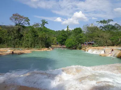 Vista del río Xanil en Agua Azul