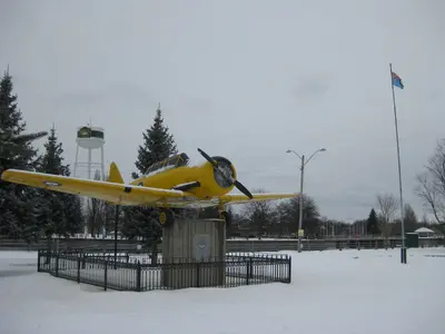 Old RAF Monument in Smiths Falls - panoramio