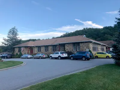 Old Maggie Valley Elementary School (Maggie Valley Town Hall), Maggie Valley, NC (49112904632)
