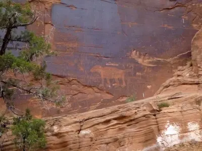 Petroglyphs on Potash Road dyeclan.com - panoramio (2)