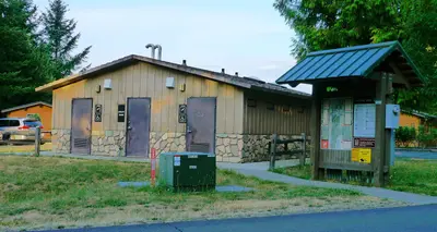 Showers and restrooms in Dale Mountain Cabin Village