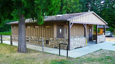 Public Restrooms and Showers in the Mountain Dale Cabin Village