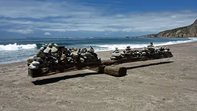Balancing rocks at Wildcat Beach (34998091996)