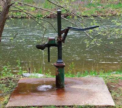 Smoke Hole - water fountain 1