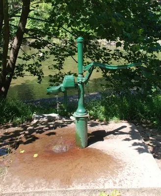 Smoke Hole - water fountain 2