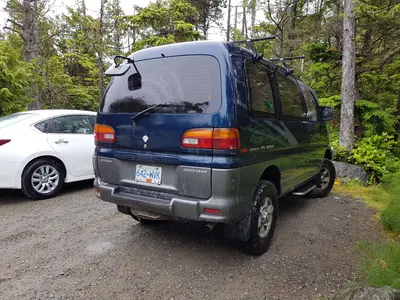 Mitsubishi Space Gear - Flickr - dave 7 (1)