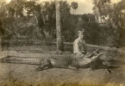 Koreshan Julius Koester and a slain alligator in Estero, Florida (11710804033)