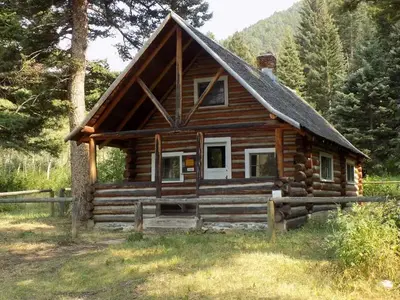 Bear Creek Cabin (Beaverhead-Deerlodge National Forest, MT)