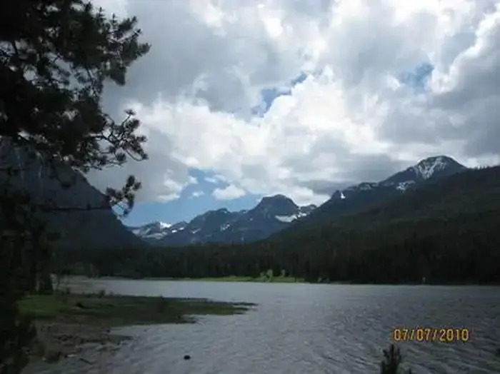 Hyalite Reservoir with mountains in the background