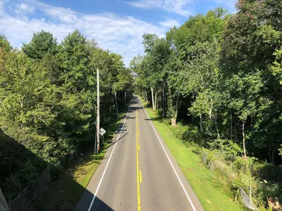 2021-09-08 09 50 21 View west along Monmouth County Route 524 (Allaire Road) from the overpass for Interstate 195 (Central Jersey Expressway) in Howell Township, Monmouth County, New Jersey