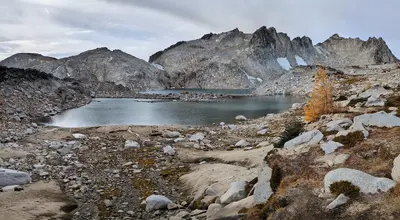 Reginleaf and Isolation Lake in front of West Annapurna, Witches Tower, and Dragontail Peak (11 October 2024)