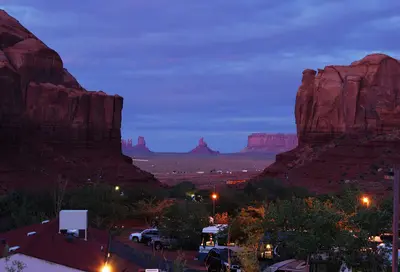 Monument Valley - pohled z kempu - panoramio