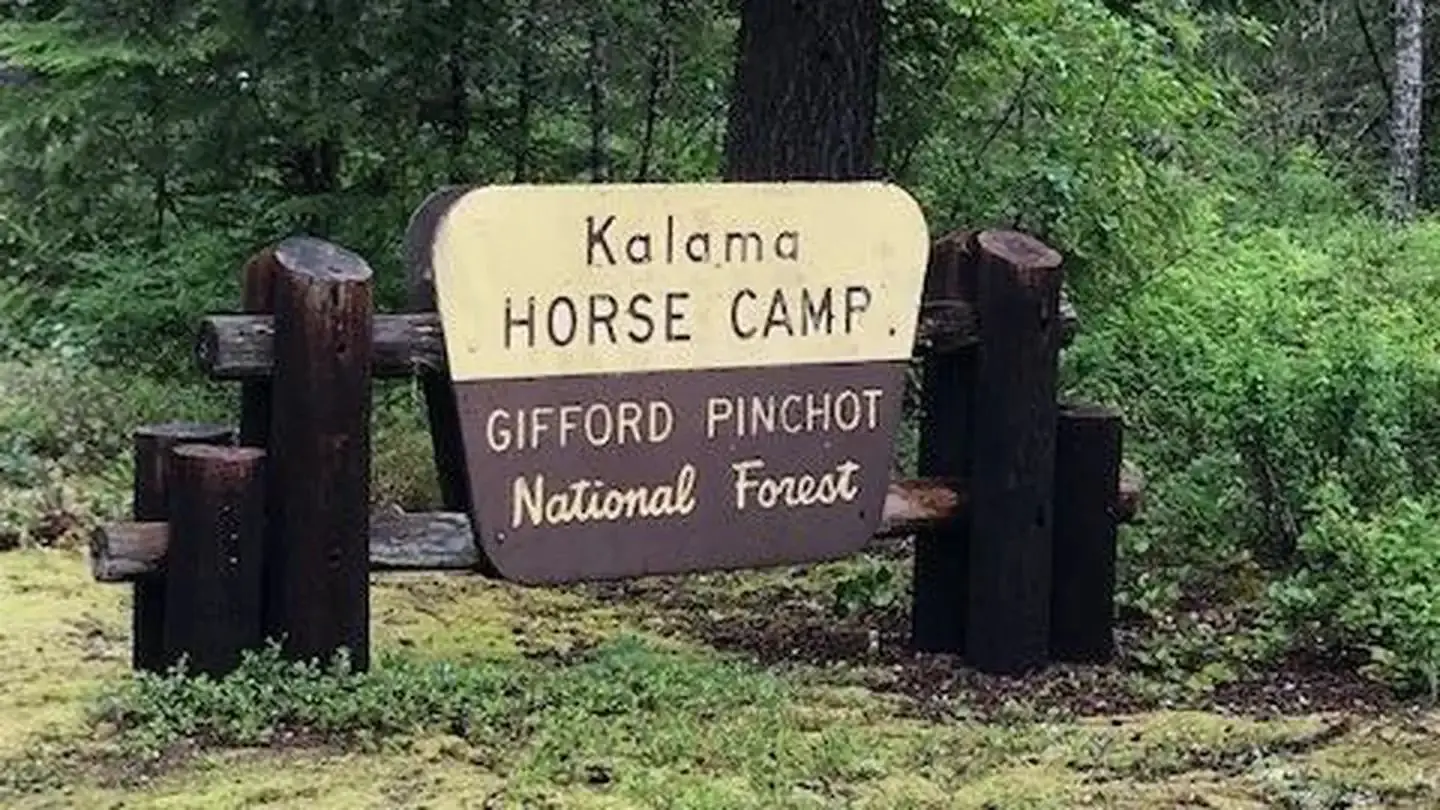 Brown and yellow Forest Service sign for Kalama Horse Camp
