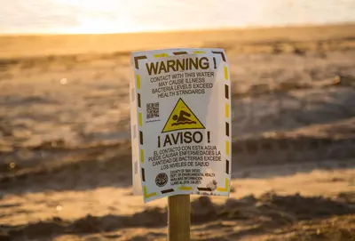 Mission Bay Park Bacteria Warning (15418082034)