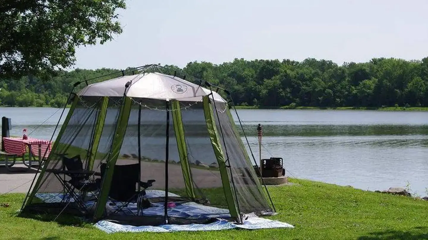 Dam West Campground waterfront campsite