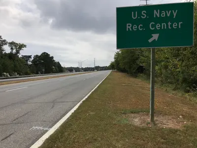 2019-10-03 14 12 15 View south along Maryland State Route 2 and Maryland State Route 4 (Solomons Island Road) at the exit for the U.S. Navy Recreation Center in Solomons, Calvert County, Maryland