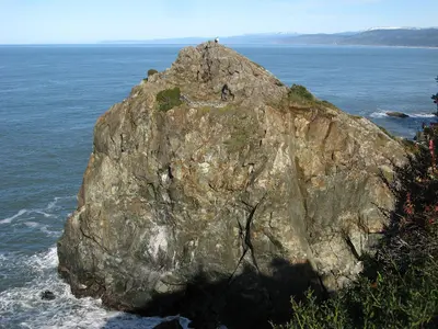 Wedding Rock - panoramio