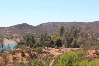 Hill around Lake Nacimiento - panoramio