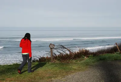 Sign visitor walking beach access south beach campground c bubar march 05 2015 (17371926315)