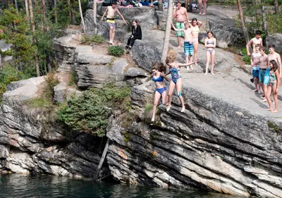 Cliff Jumping at Horseshoe Lake on a Saturday in Late Summer -- Jasper National Park Alberta (CA) September 2019 (50090624293)