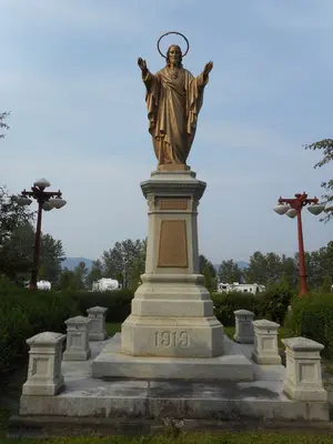 Monument du Sacre-Coeur, Eglise Saint-Pierre-du-Lac