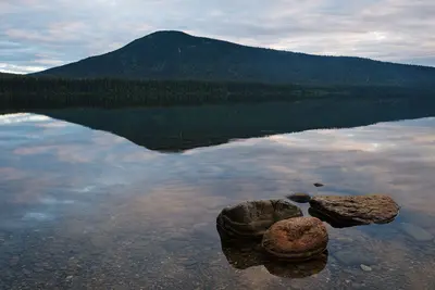 Indianpoint Lake during golden hour (Bowron Lake Provincial Park, BC, DSCF2183)