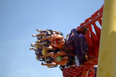 Michigan's Adventure Thunderhawk cars in motion (3768872725)