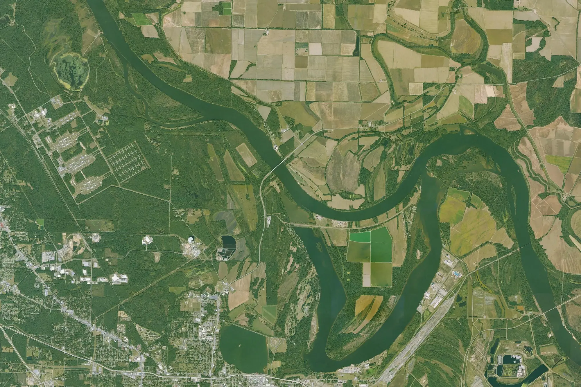 Aerial view of Pool 4 (Ark. Rv) Recreation Area