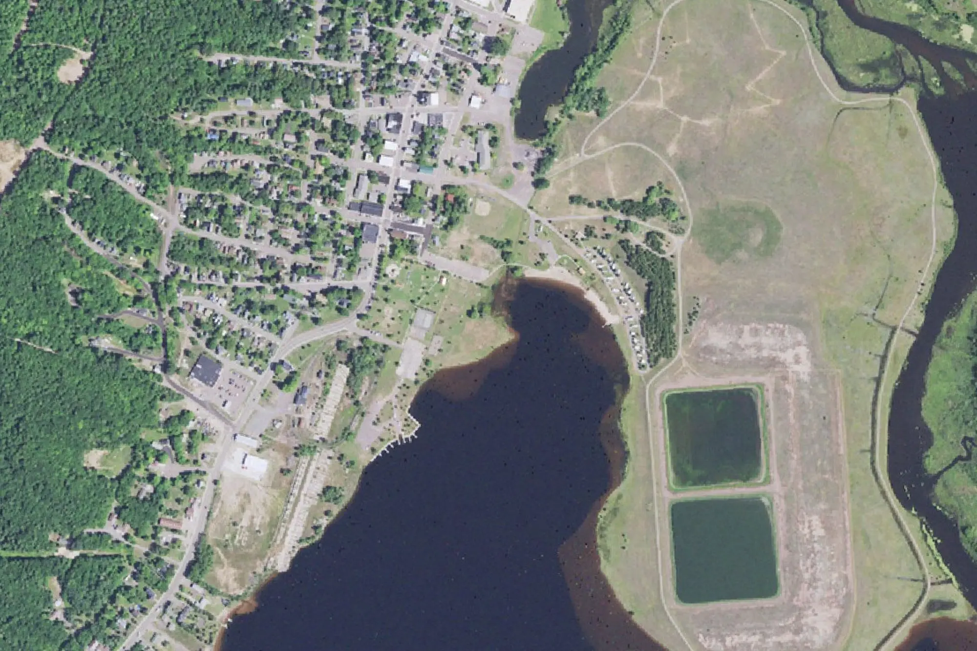 Aerial view of Lake Linden Park