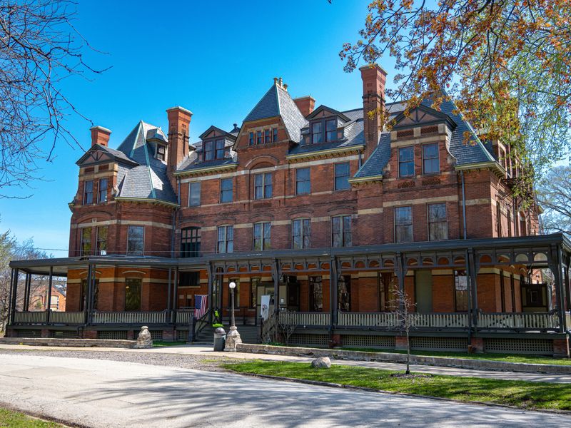 The front of the Hotel Florence in Pullman