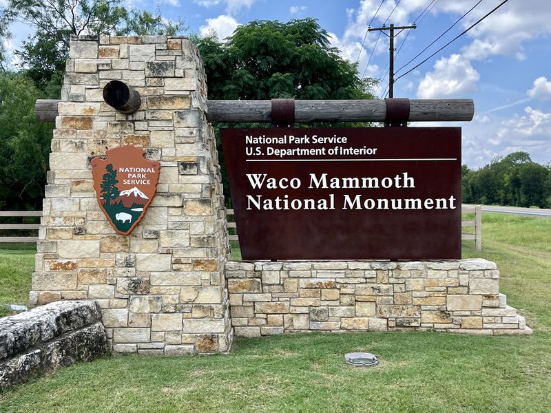 Entrance sign to Waco Mammoth.